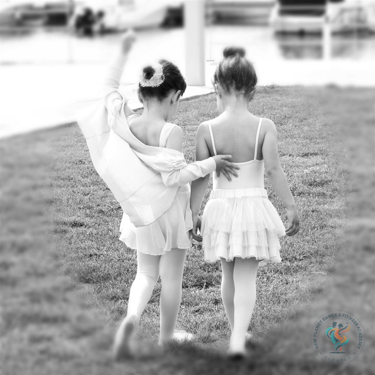 Bambine con abito da danza