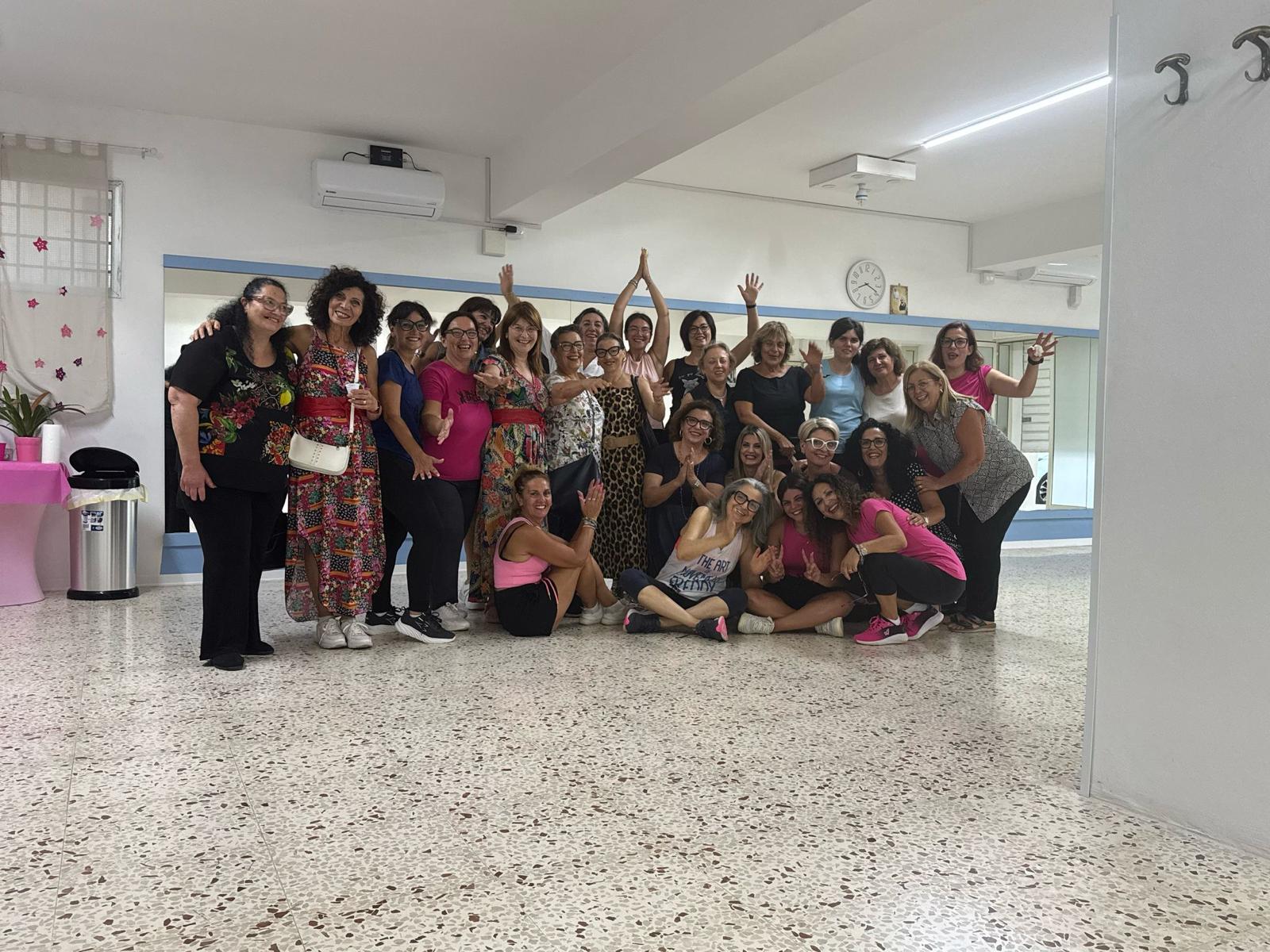Gruppo di allieve e insegnanti New Planet Dance & Fitness Academy SSD